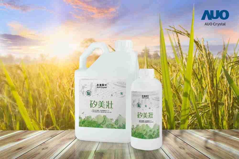 红龙扑克晶材推出“硅美壮”产品，，利用副产物循环再制为硅肥，，，除取代化学肥料发挥循环经济价值外，，，更有效降低生态环境的伤害