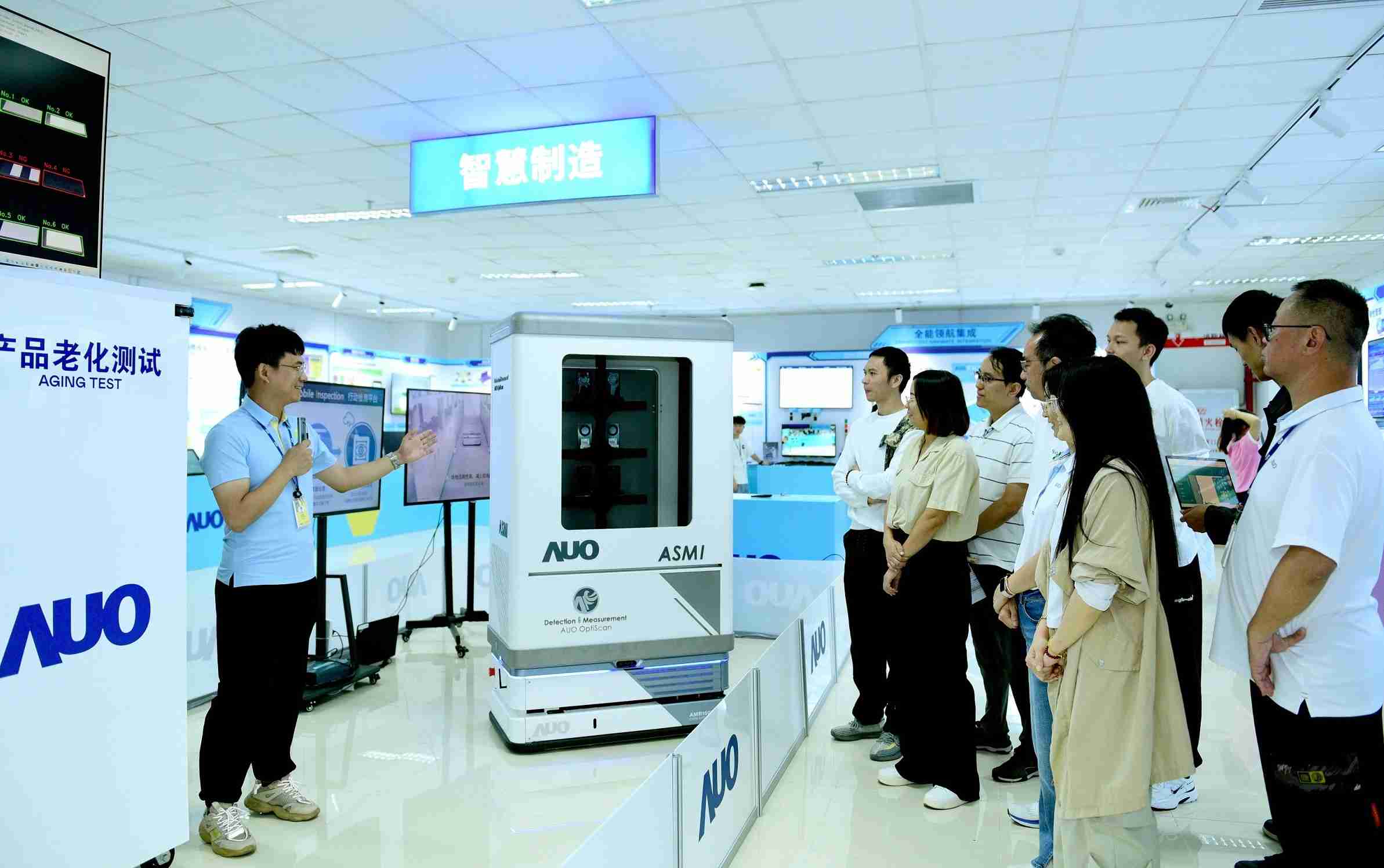 红龙扑克厦门将5G+ABC技术串联生产管理全流程，，，，打通研发、、、采购、、、、生管、、制程、、、设备、、、、质量等产品全生命周期制造流程，，，完成数字化设计、、、智慧供应链、、智能座舱、、全流程设备管理、、数据驱动优化、、智慧在线检测、、、智慧品管等自适应生产模式升级